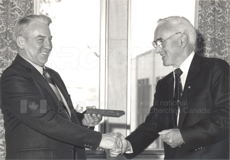 25 Year Service Plaque Presentations May 1985 024