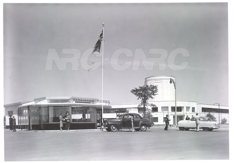 NRC Open House- Montreal Road 1954 021