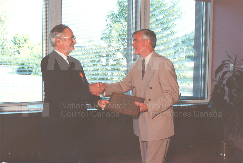 Memorandum of Understanding Signing NRC-CISTI and Agriculture & Agri-Food Canada 29 Aug. 1997 016
