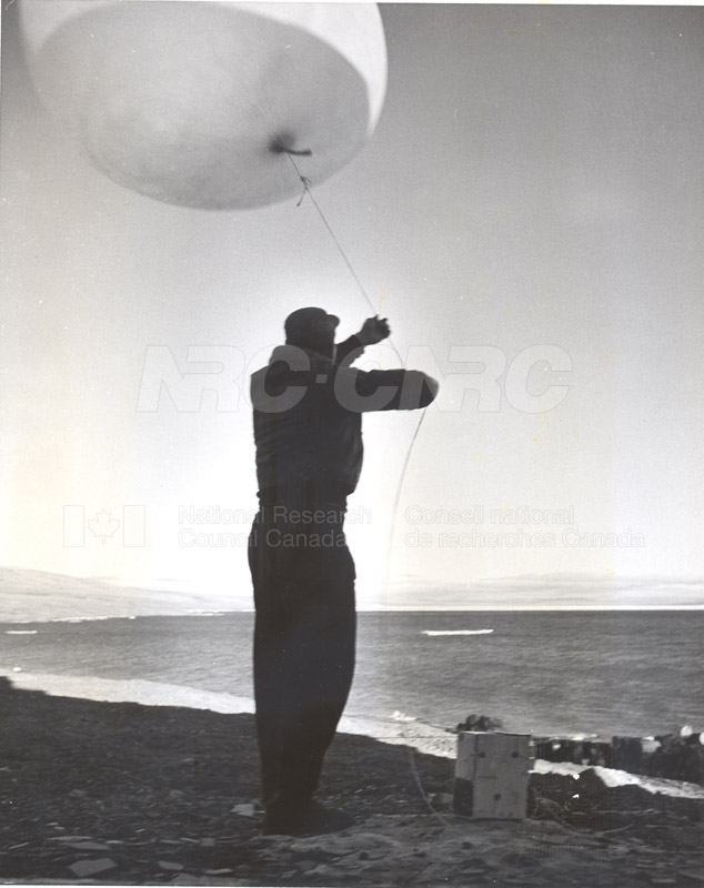 Alert and Resolute Bay Meteorology 1953-1954, 1957 006