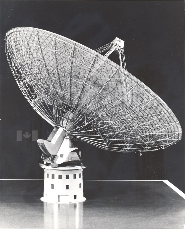 Algonquin Observatory- Model of 150 ft. Radio Telescope 003