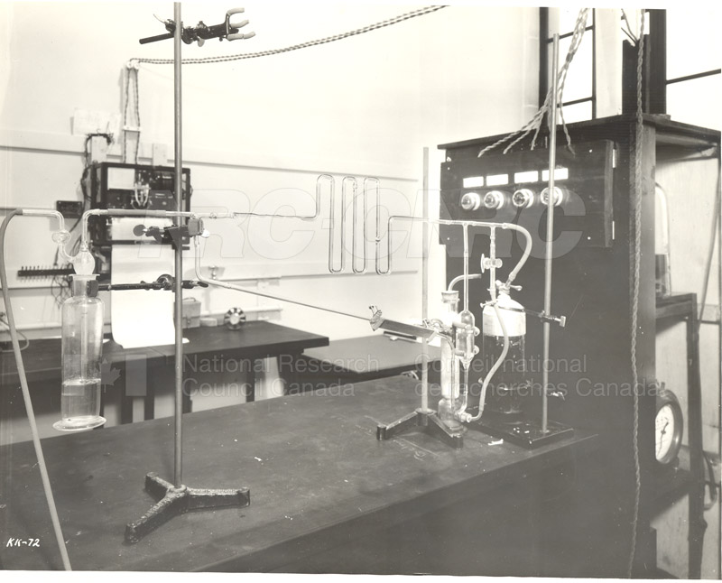 Chemistry Textile Lab- Apparatus for Measuring Damage by Sulfur Dioxide (Dept. of Trade and Commerce, KK-72) c.1939