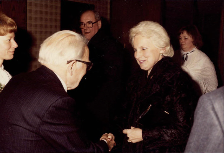 Onglet 1 : Célébration du 80e anniversaire de Gerhard Herzberg en 1984, 3.19A