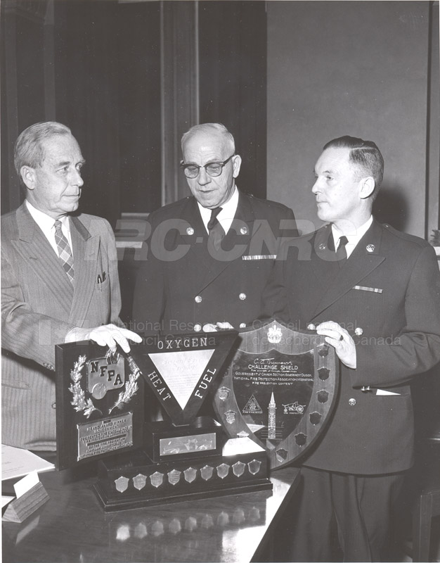 Presentation of Awards for Fire Prevention Contest Winner NRC, Dr. Steacie, J. Elliott 1961, 1962 009