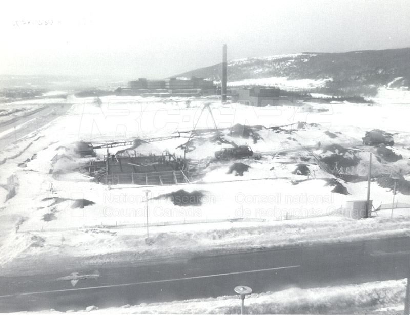 Navire dans l'Arctique et l'Institut de recherche Marine - Site en Construction, février-avril 1982 001