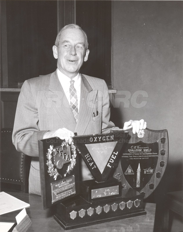 Presentation of Awards for Fire Prevention Contest Winner NRC, Dr. Steacie, J. Elliott 1961, 1962 001