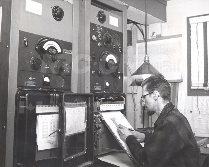 Alert and Resolute Bay Meteorology 1953-1954, 1957 013