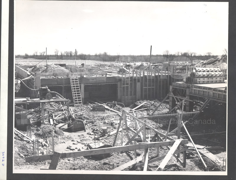 Construction de bâtiments de l'administration des années 1950 010