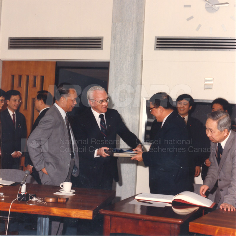 State Science and Technology Commission from China 25 April, 1985 005