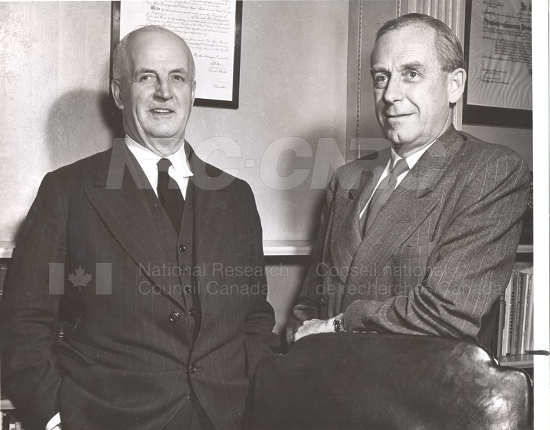 Énergie atomique Canada E.W.R. Steacie w. C.J. MacKenzie 1952 001