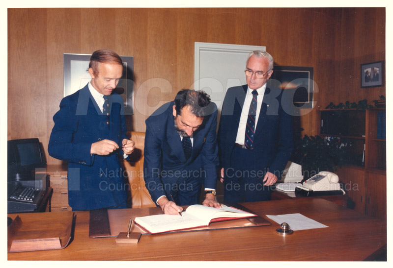 L. Rossi-Bernardi, President, National Research Council of Italy 4 Sept. 1985 004