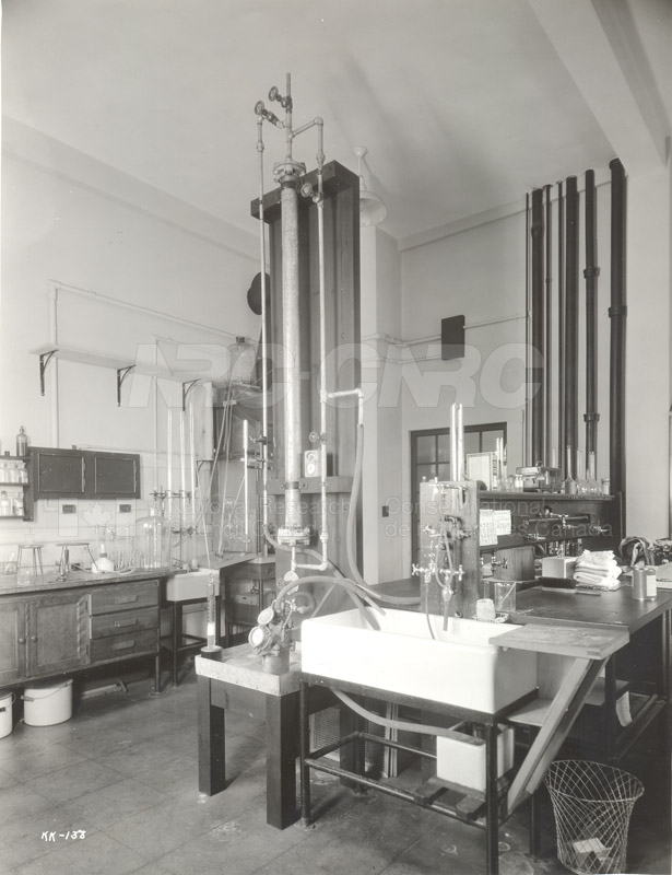 Division de la recherche chimie-blanchisserie-expérimental eau adoucisseur-1934 KK-138