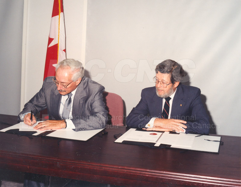 Signing of MOU for Advanced Systems Research Aircraft- 9 July 1992 003