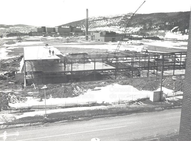 Navire dans l'Arctique et l'Institut de recherche Marine - Site en Construction, février-avril 1982 003