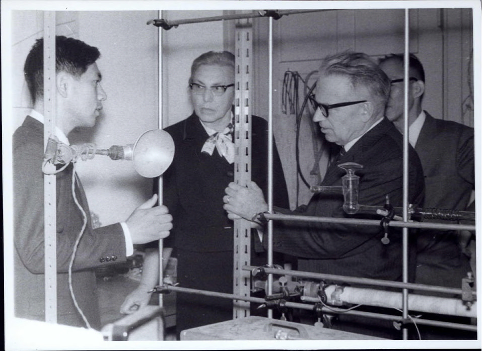 Gerhard Herzberg et Luise Herzberg en tournée, vers 1967, photo 3