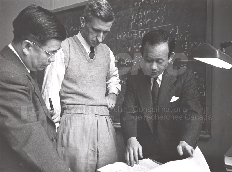 'Research News' Photos 1953 (of Fellows) 005