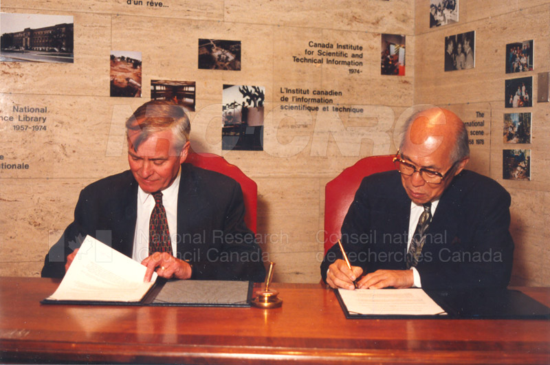 Agreement Signing RIKEN 23 Sept. 1997 009