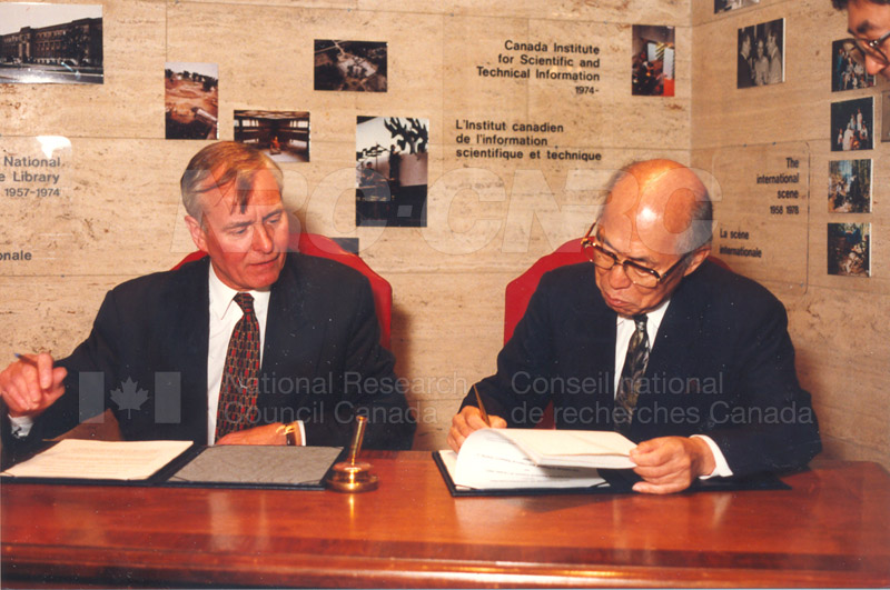 Agreement Signing RIKEN 23 Sept. 1997 011