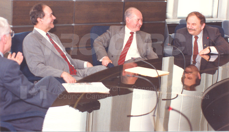 Prés. De Chypre visite CNRC, 1er mai 1990 004