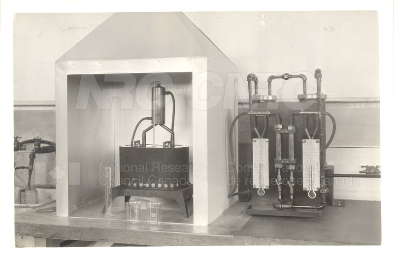 Early Laboratory Apparatus 1938 002