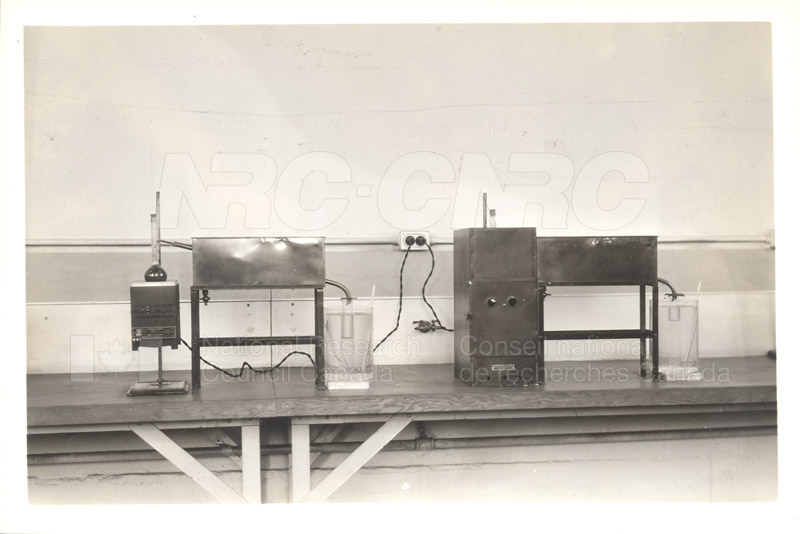 Early Laboratory Apparatus 1938 009